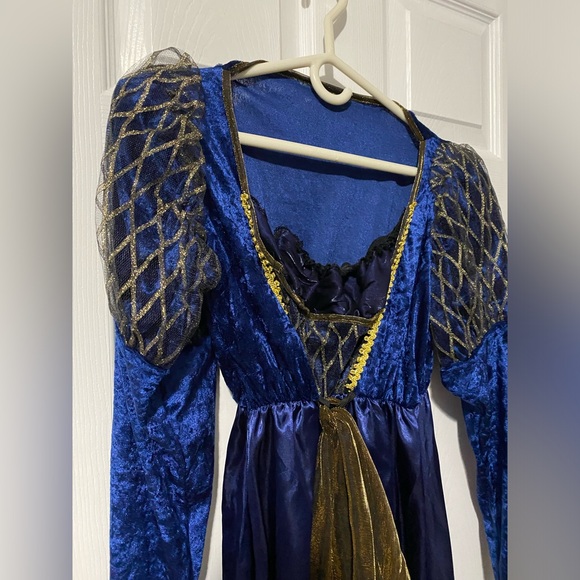 Renaissance Medieval women’s Halloween Costume size small - Picture 3 of 3